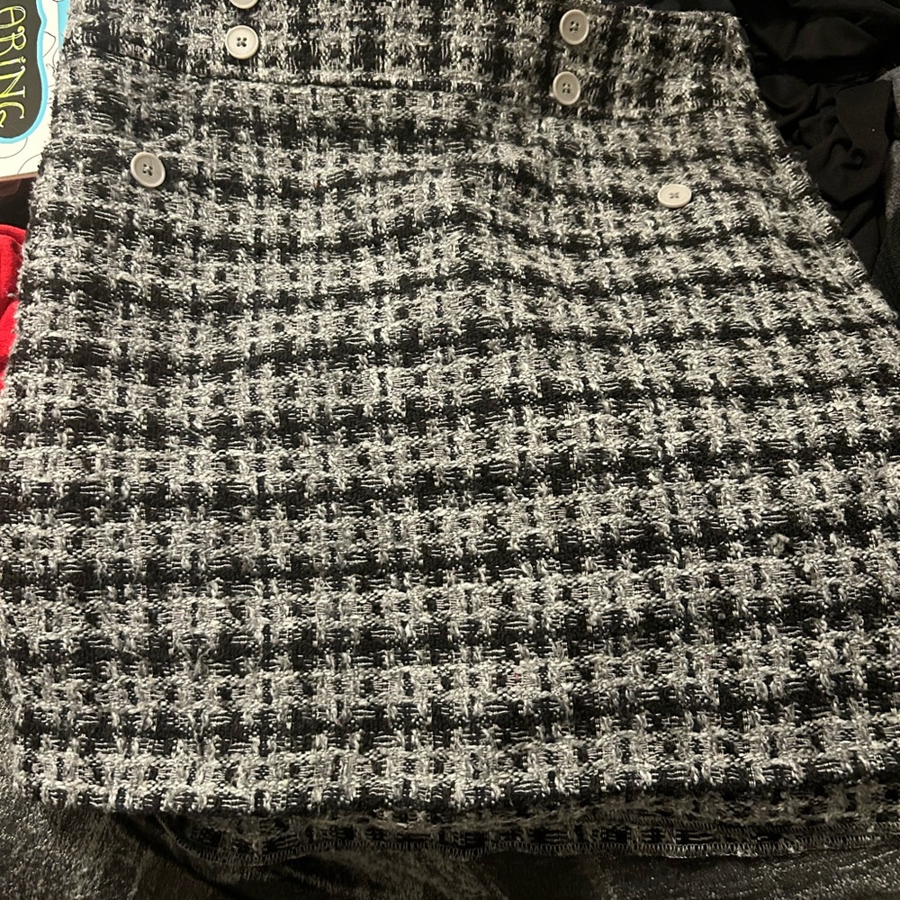 It is a women skirt Ann Taylor LOFT